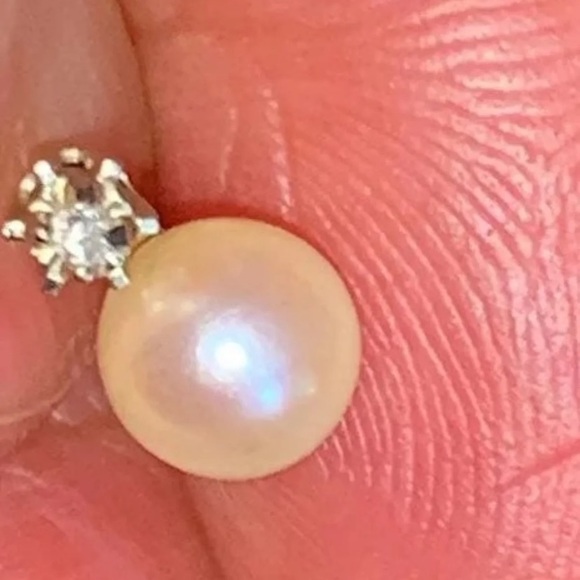 14k single earring. Firm - Picture 5 of 9